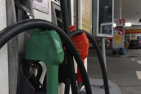 Gasolina com 32% de etanol deve ser R$ 0,03 mais barata, diz ministro
