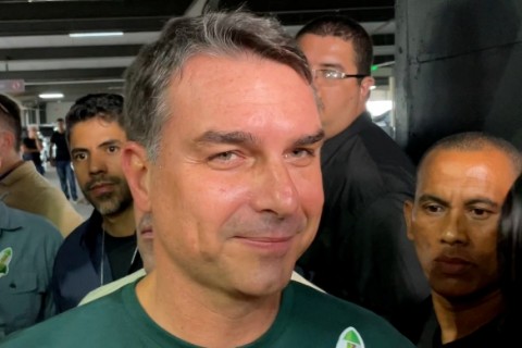 Flávio Bolsonaro antecipa visita ao São João de Campina Grande para dia 03