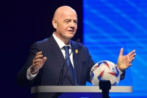 Infantino diz que Fifa vai analisar subir para 64 o número de seleções na Copa de 2030