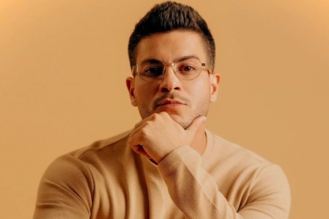 Arthur Aguiar acusa fraude em contrato e processa operadora e Serasa