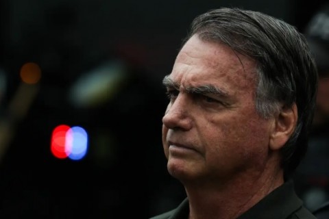 Bolsonaro é internado na UTI em Brasília com broncopneumonia bacteriana bilateral